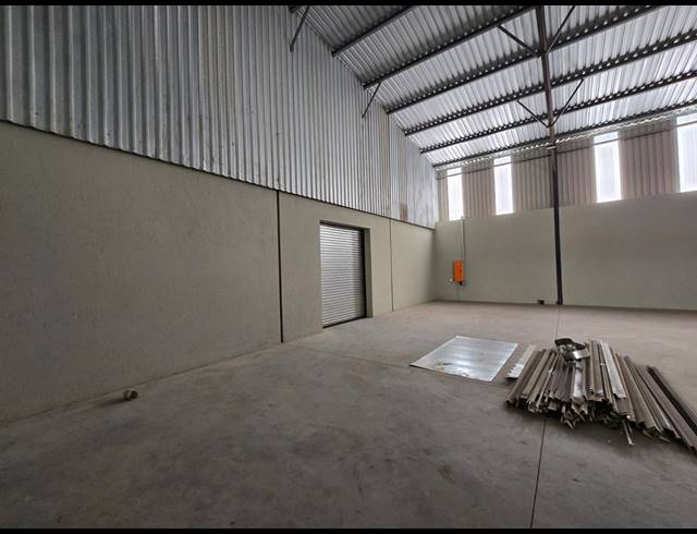 350M² WAREHOUSE TO LET IN CLEVELAND